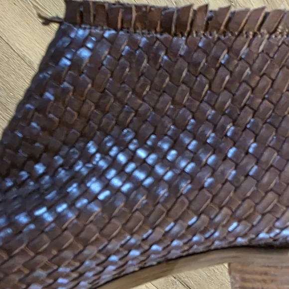 Vintage Foundry Sophisticated Brown Leather Ankle Booties - Picture 3 of 3